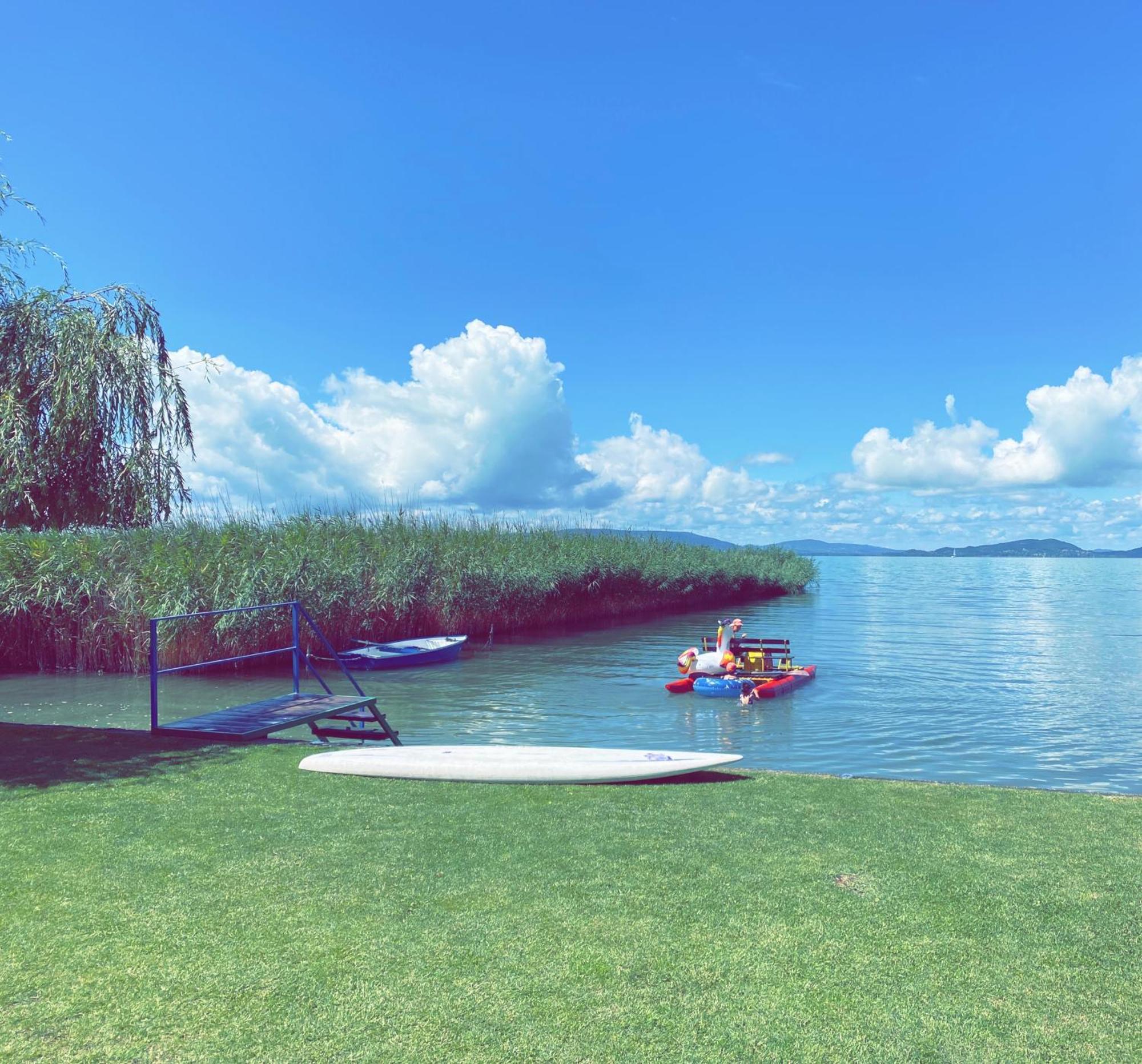 Balaton A Kertben - Balaton In The Garden - Beachfront Houses With Beautiful View, Private Beach Balatonfenyves Eksteriør billede