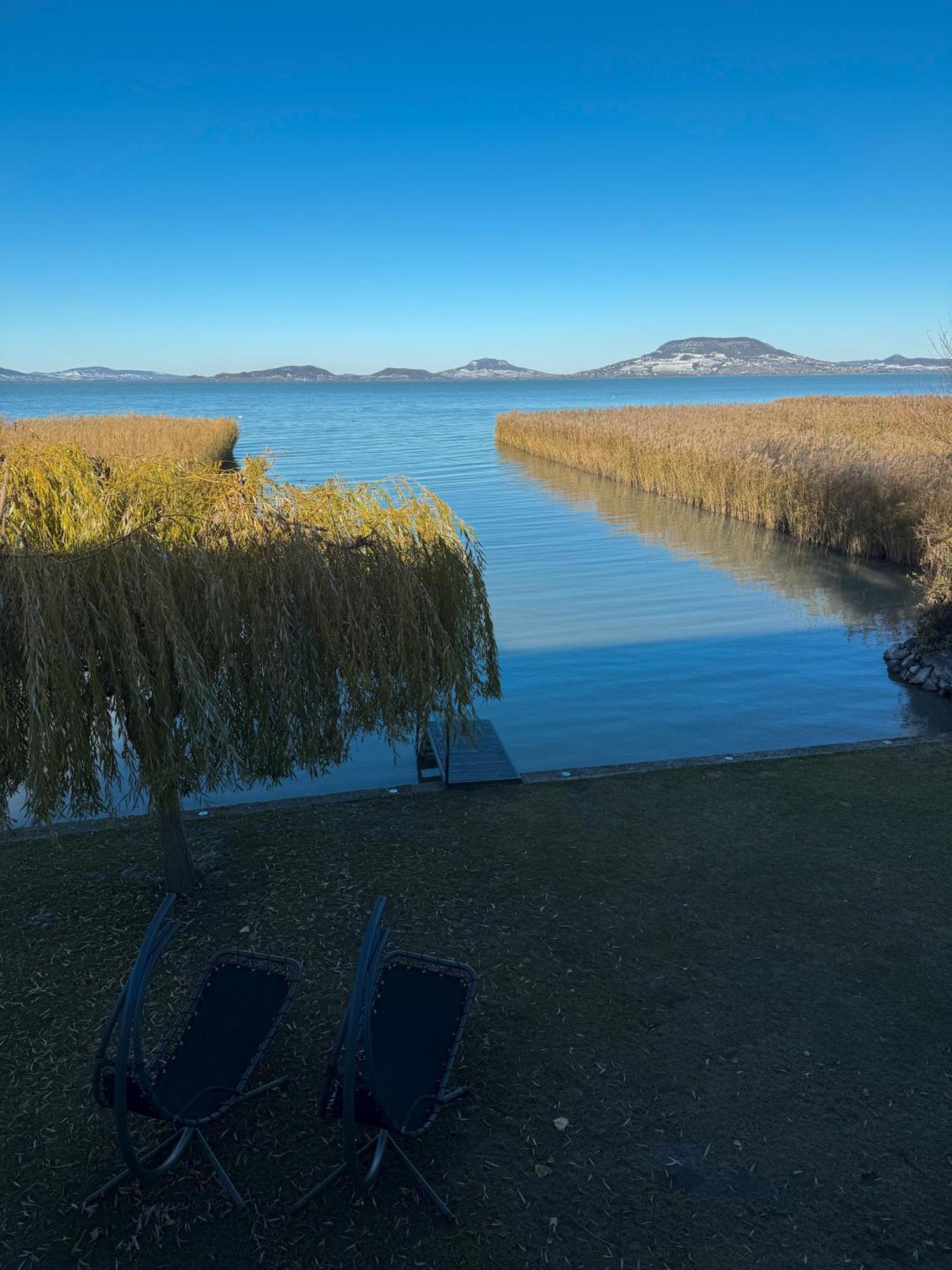 Balaton A Kertben - Balaton In The Garden - Beachfront Houses With Beautiful View, Private Beach Balatonfenyves Eksteriør billede