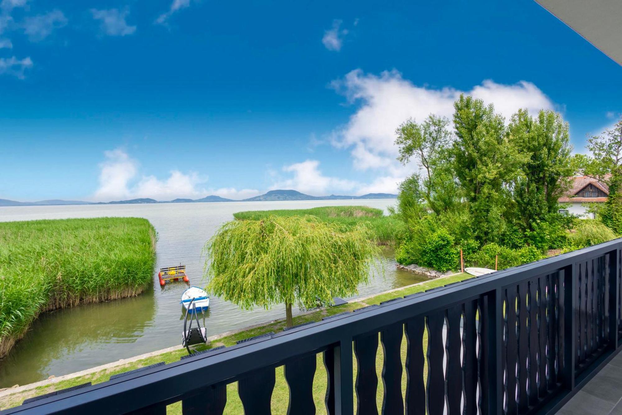 Balaton A Kertben - Balaton In The Garden - Beachfront Houses With Beautiful View, Private Beach Balatonfenyves Eksteriør billede
